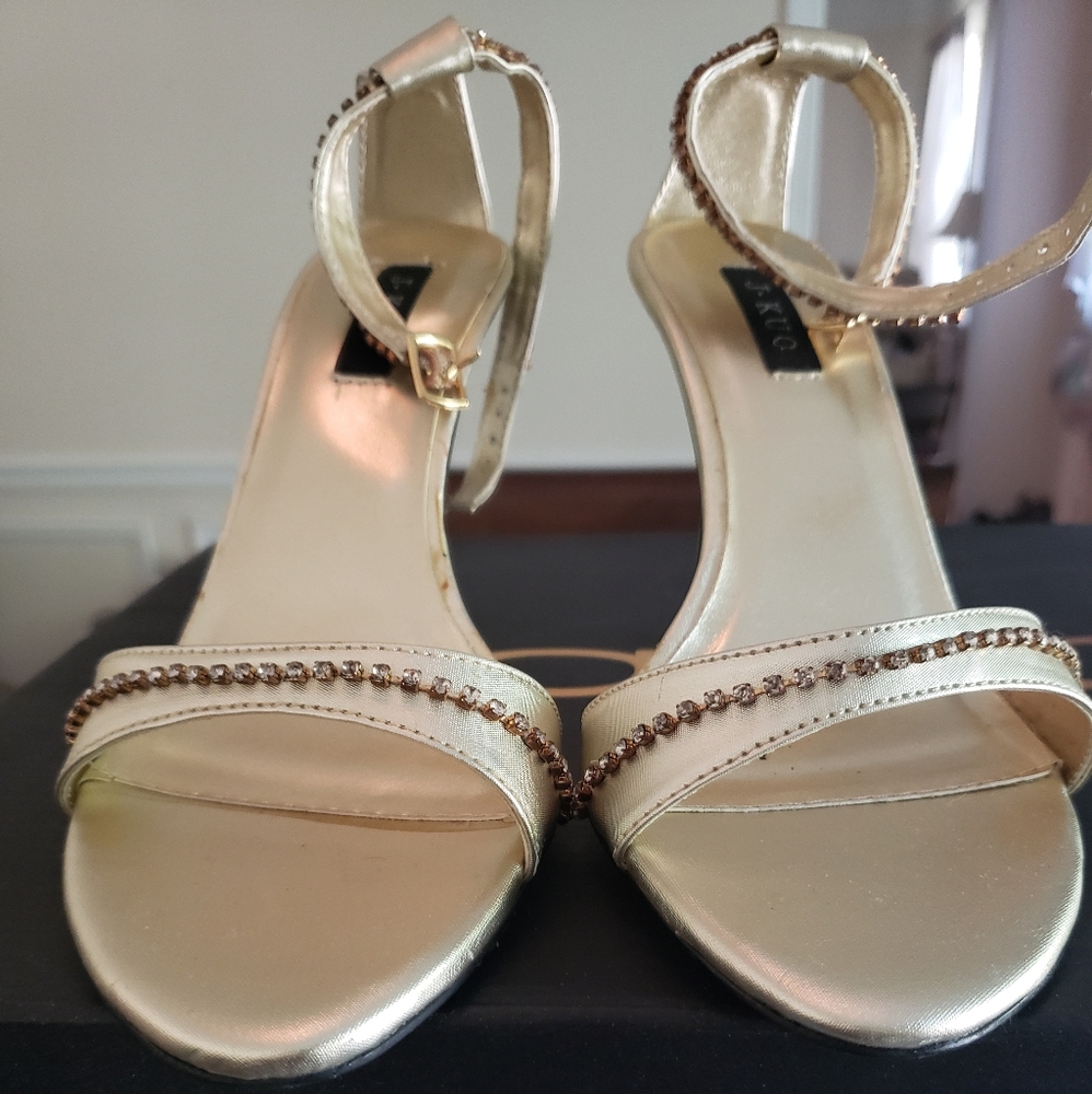 J. KUO GOLD HEELS 8